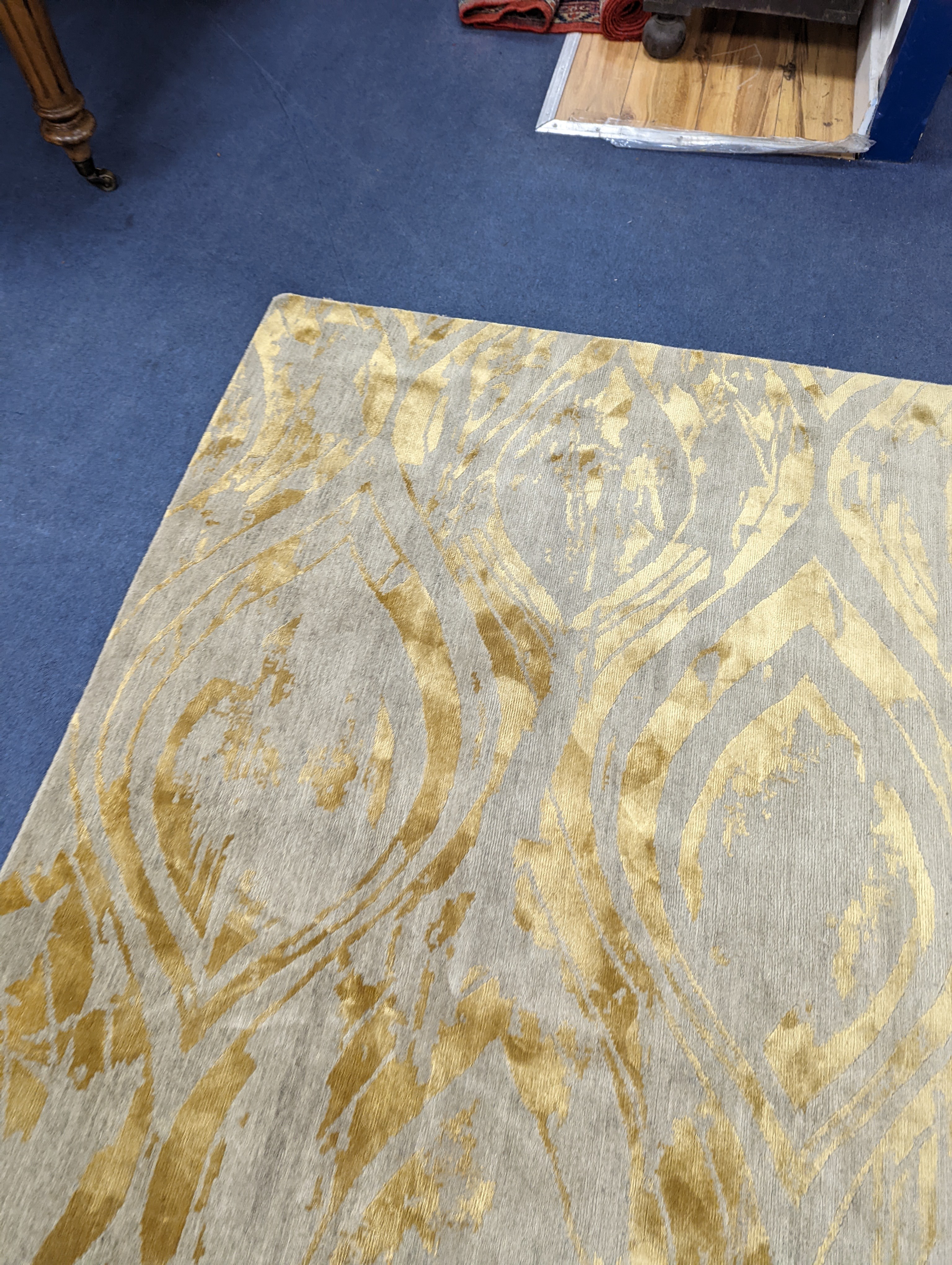 A contemporary 'Son' Nepalese wool and silk stone grey and gold carpet, 490 x 270cm